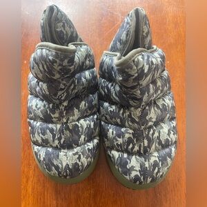 VGUC The North Face Camouflage Thermoball Traction Slippers Youth Sz 13